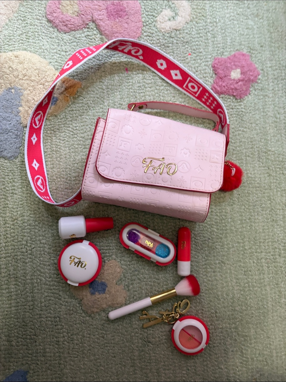 FAO Schwarz Pink Kids Purse with Play Makeup Set